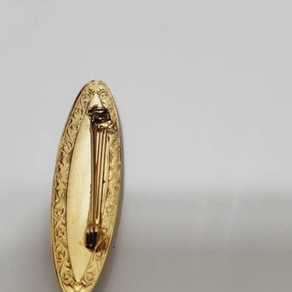 4/$20 Vintage Golden Brooch With Black Onyx Stone 🌴 - Picture 3 of 5